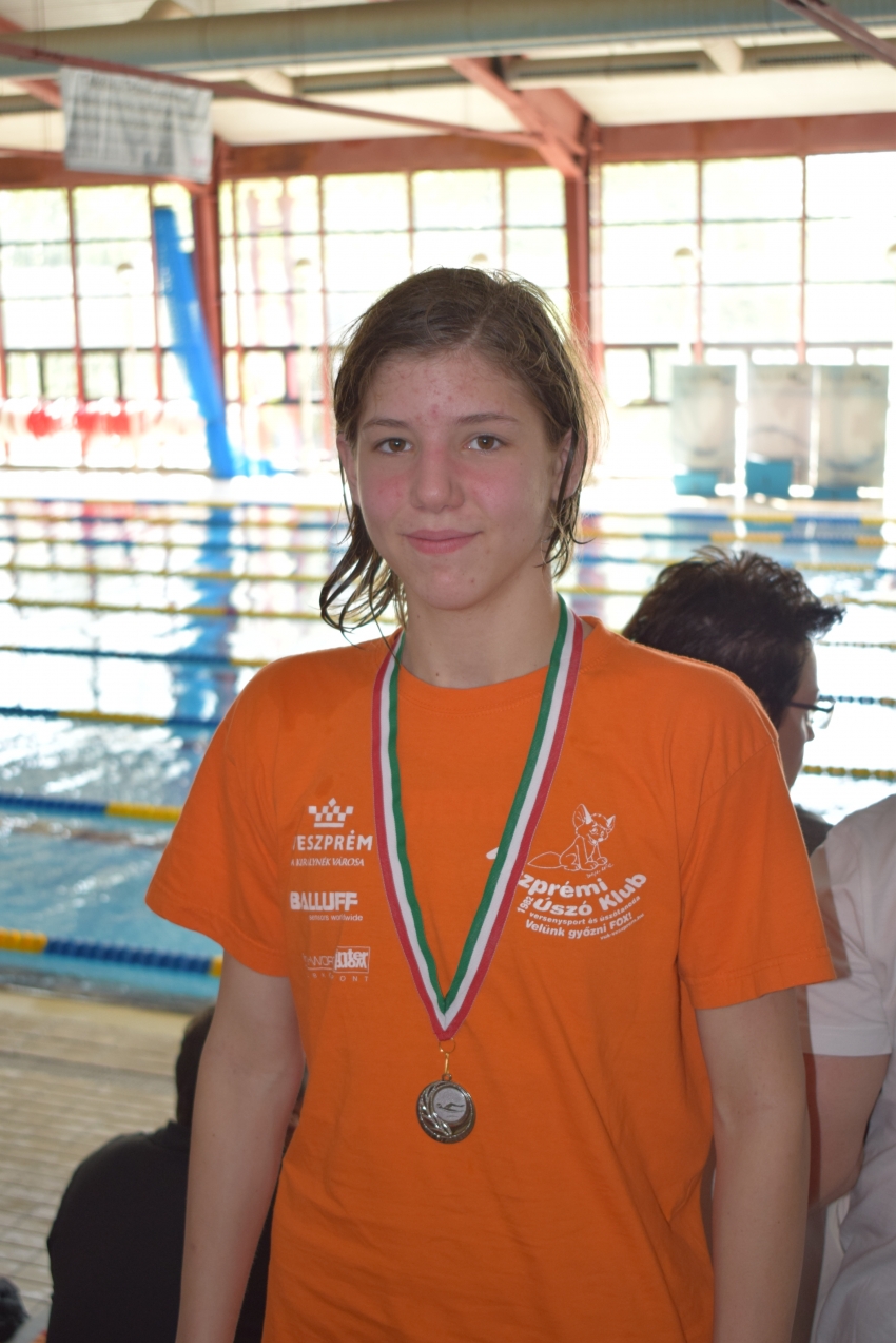Székesfehérvár,2017.04.29-30 - Hegyháti Csenge, 100m pillangó, 2. hely Székesfehérvár,2017.04.29-30 - Hegyháti Csenge, 100m pillangó, 2. hely