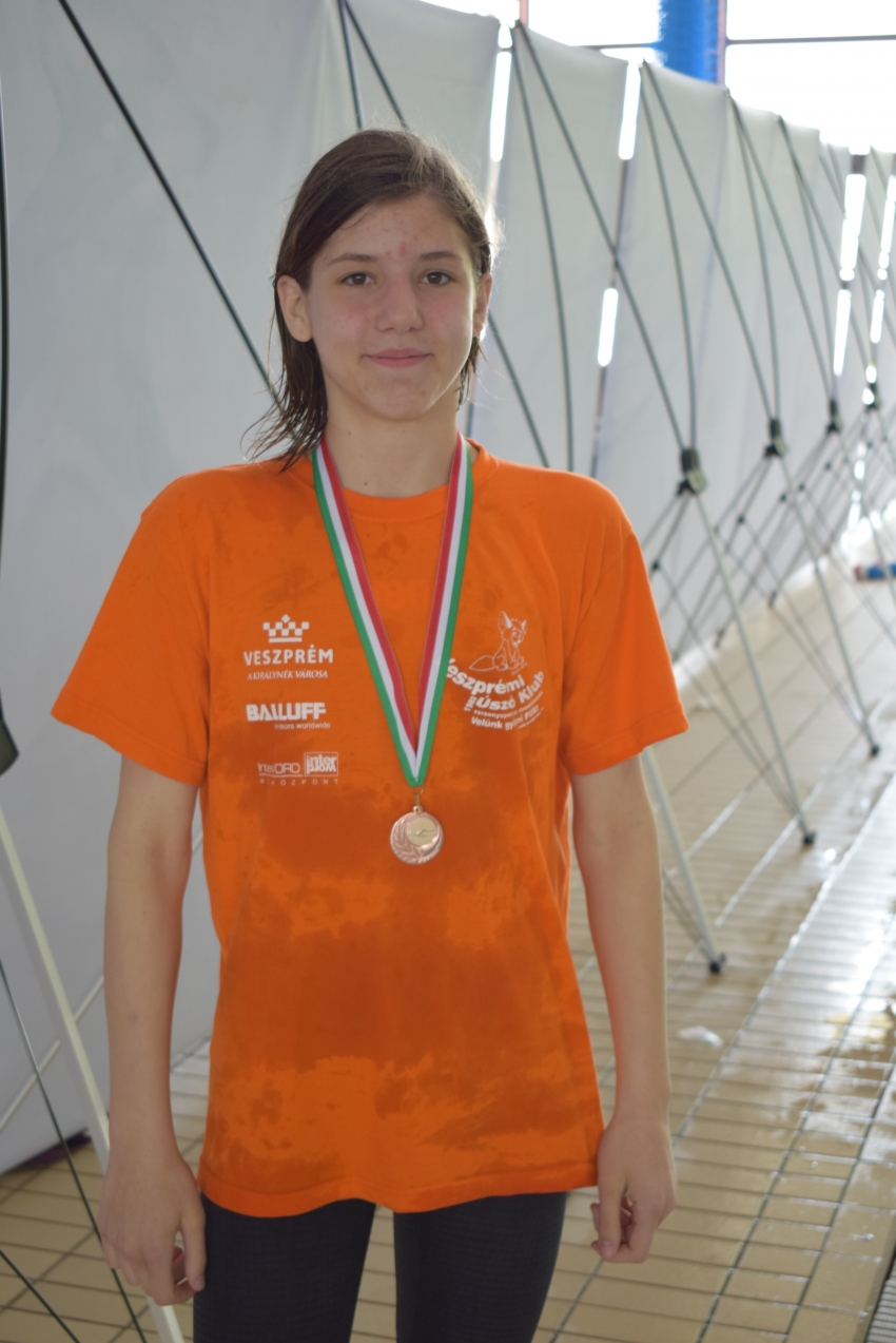 Székesfehérvár,2017.04.29-30 - Hegyháti Csenge, 100m hát, 3.hely Székesfehérvár,2017.04.29-30 - Hegyháti Csenge, 100m hát, 3.hely