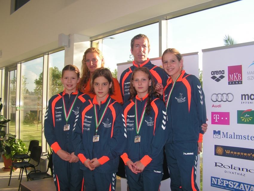 Országos Cápa Bajnokság - Ezüstérmes váltónk és edzőik